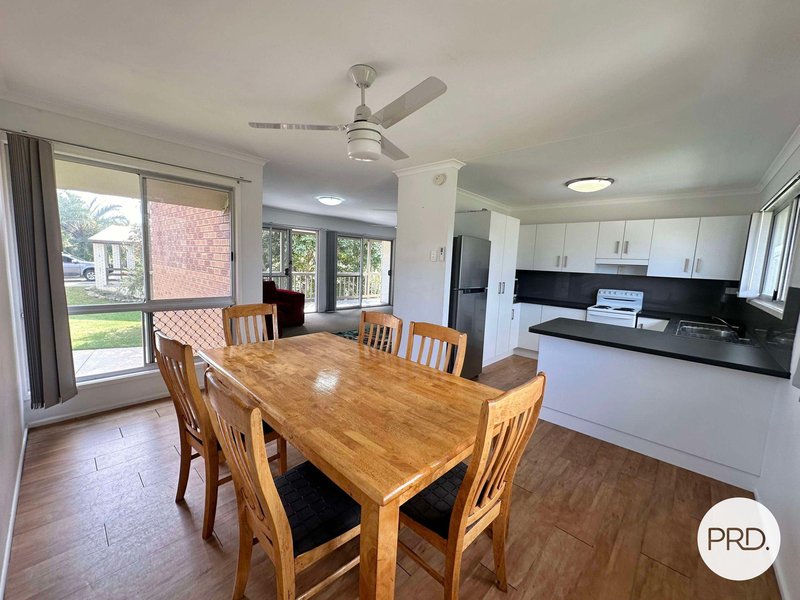 Photo - 120 Malpas Street, Boyne Island QLD 4680 - Image 3