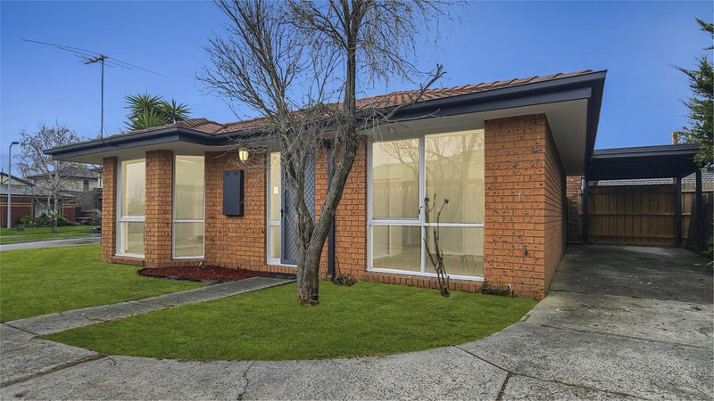 Photo - 1/20 Mcguigan Drive, Cranbourne West VIC 3977 - Image 2