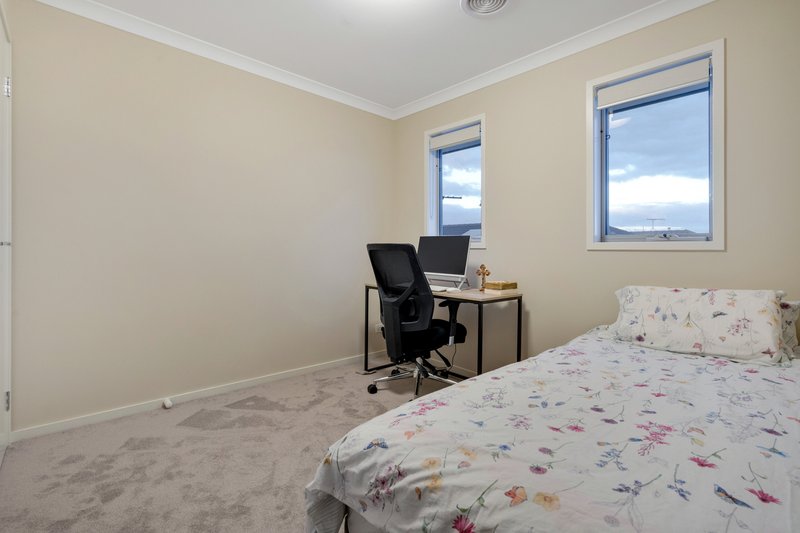 Photo - 120 Moor Park Drive, Craigieburn VIC 3064 - Image 15