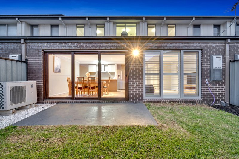 Photo - 120 Moor Park Drive, Craigieburn VIC 3064 - Image 20