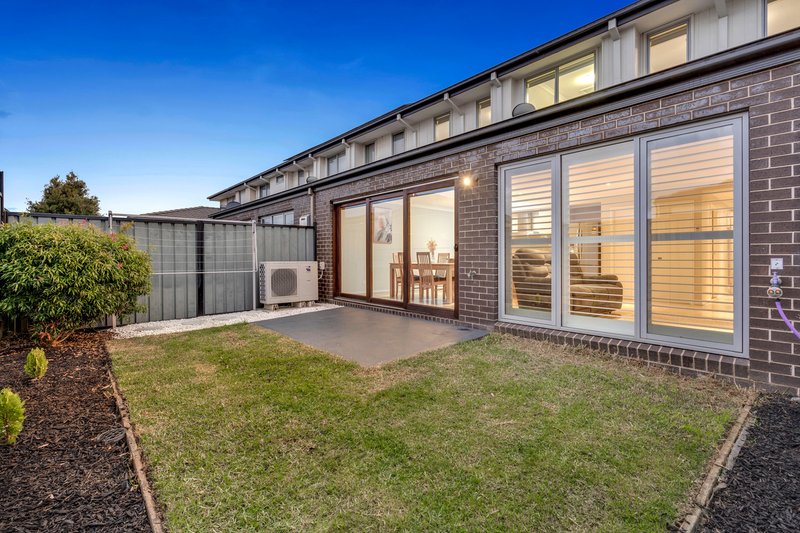 Photo - 120 Moor Park Drive, Craigieburn VIC 3064 - Image 22