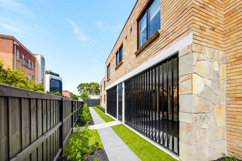 Photo - 1/20 Pine Street, Hawthorn VIC 3122 - Image 2