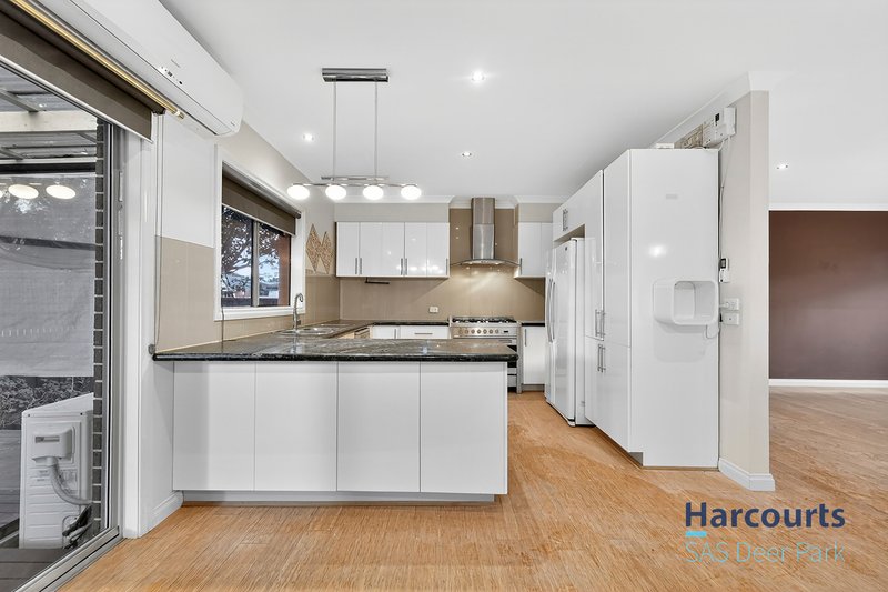 Photo - 1/20 Sovereign Boulevard, Harkness VIC 3337 - Image 4