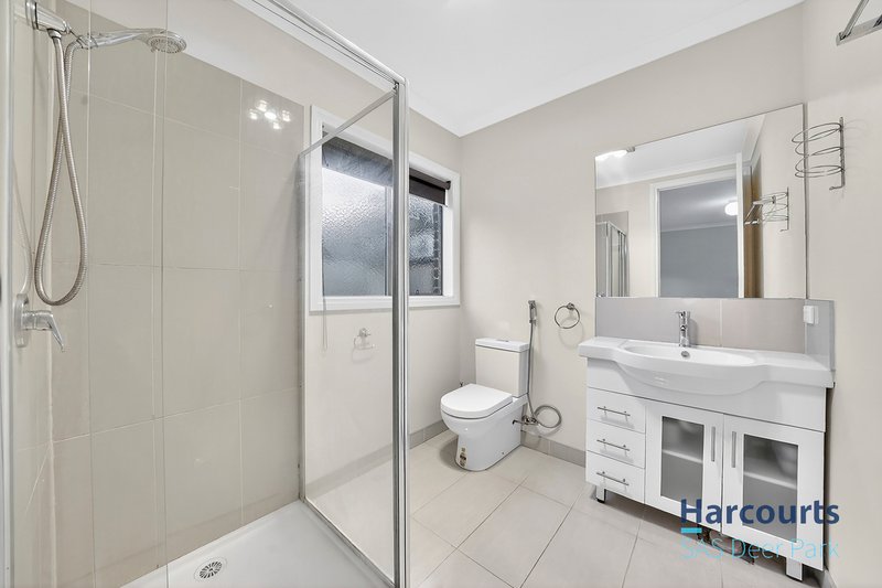 Photo - 1/20 Sovereign Boulevard, Harkness VIC 3337 - Image 8