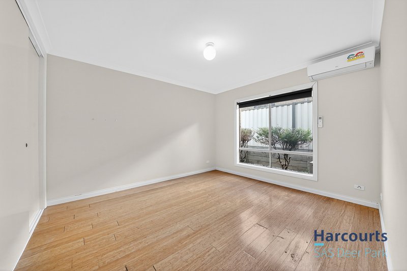 Photo - 1/20 Sovereign Boulevard, Harkness VIC 3337 - Image 9
