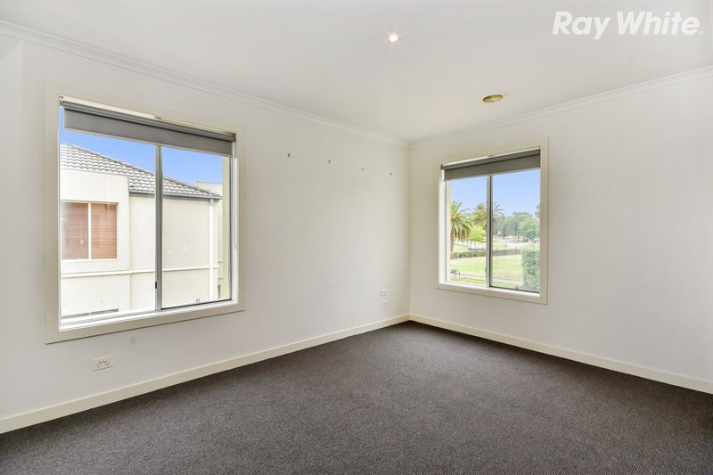 Photo - 120 Sovereign Manors Cres , Rowville VIC 3178 - Image 3