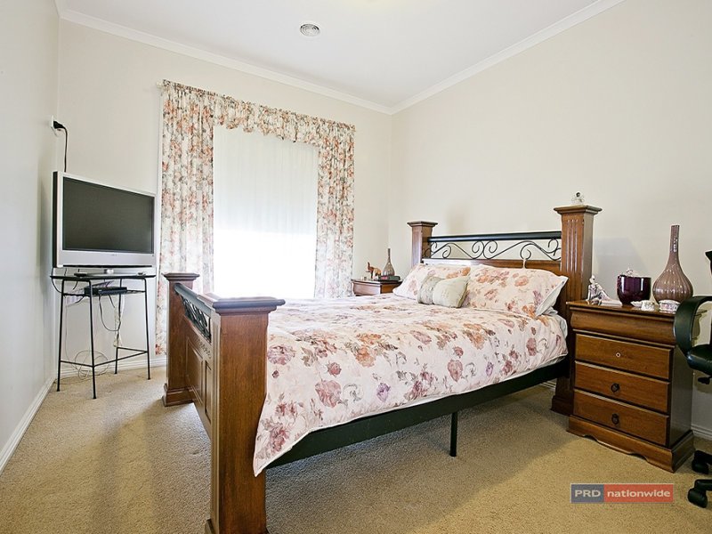 Photo - 1/20 Stawell Street, Werribee VIC 3030 - Image 4