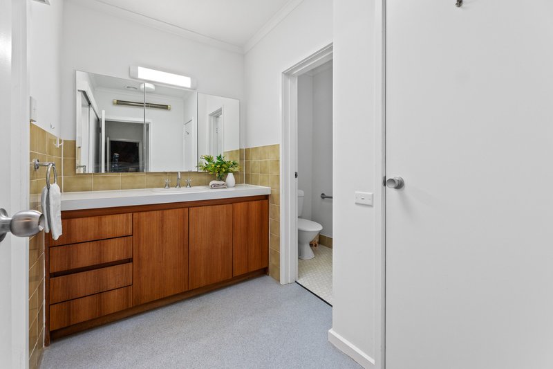 Photo - 1/20 The Highway, Mount Waverley VIC 3149 - Image 6