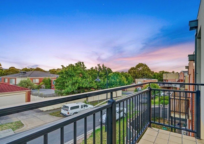 Photo - 1/20 Tulloch Grove, Glen Waverley VIC 3150 - Image 11