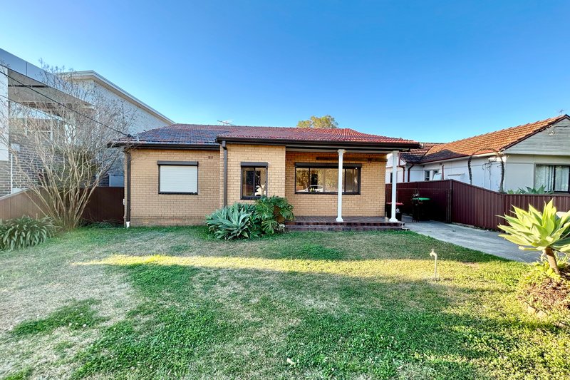 Photo - 120 Wilbur Street, Greenacre NSW 2190 - Image 2