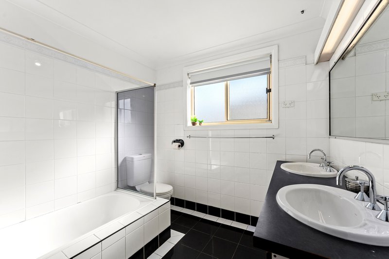 Photo - 120 Wyndarra Way, Koonawarra NSW 2530 - Image 8