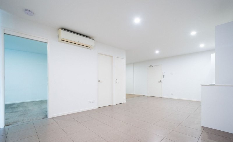 Photo - 1201/6-8 Waterford Court, Bundall QLD 4217 - Image 4