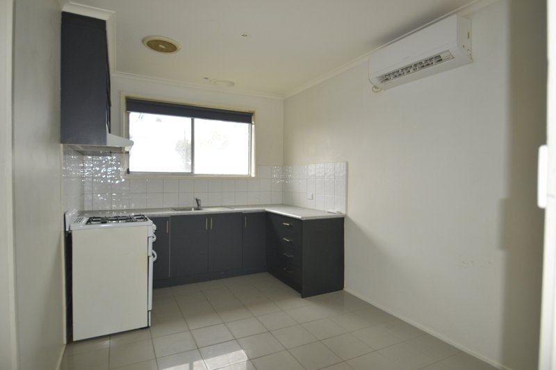 Photo - 1/202 Gladstone Road, Dandenong North VIC 3175 - Image 3