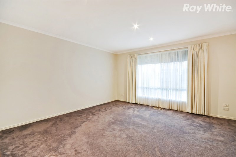 Photo - 1/202 Waradgery Drive, Rowville VIC 3178 - Image 3