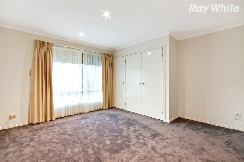 Photo - 1/202 Waradgery Drive, Rowville VIC 3178 - Image 4