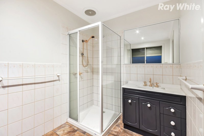 Photo - 1/202 Waradgery Drive, Rowville VIC 3178 - Image 5