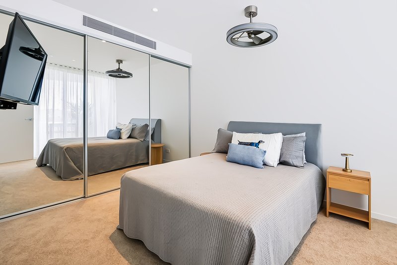 Photo - 1202/116 Laver Drive, Robina QLD 4226 - Image 11