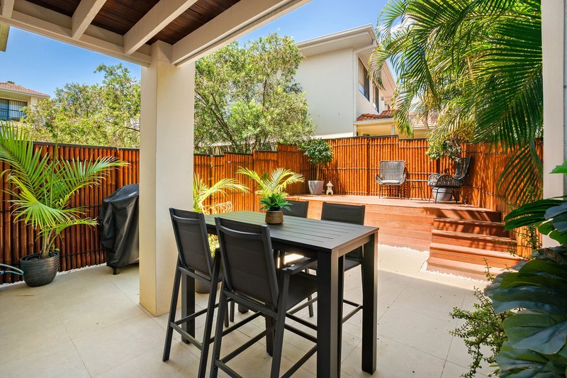 Photo - 1204/2 Gentian Drive, Arundel QLD 4214 - Image 12