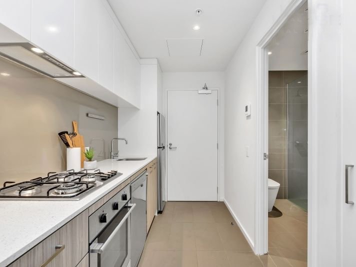 Photo - 1207/180 Morphett Street, Adelaide SA 5000 - Image 6