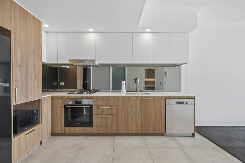 Photo - 1207/372 Marine Parade, Labrador QLD 4215 - Image 2