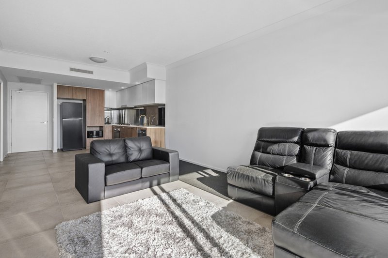 Photo - 1207/372 Marine Parade, Labrador QLD 4215 - Image 5