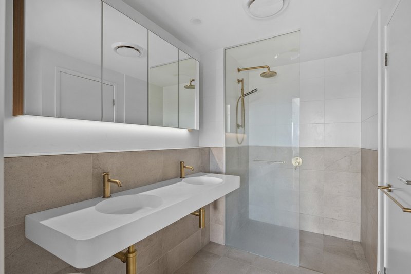 Photo - 1207/372 Marine Parade, Labrador QLD 4215 - Image 7