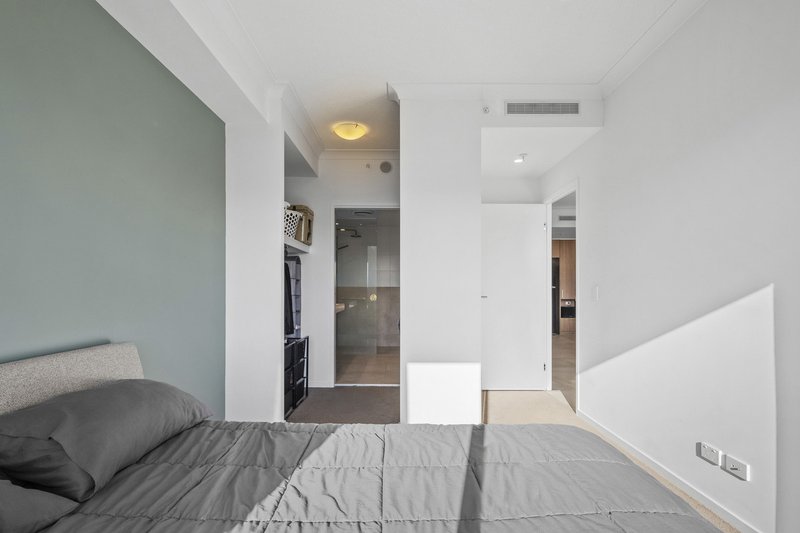 Photo - 1207/372 Marine Parade, Labrador QLD 4215 - Image 13