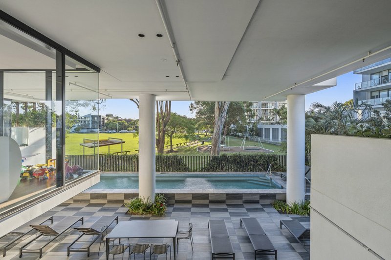 Photo - 1207/372 Marine Parade, Labrador QLD 4215 - Image 16