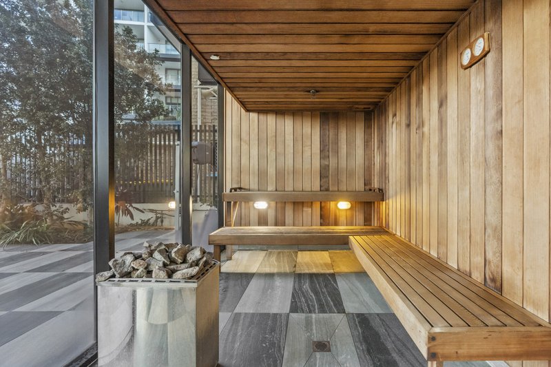 Photo - 1207/372 Marine Parade, Labrador QLD 4215 - Image 17