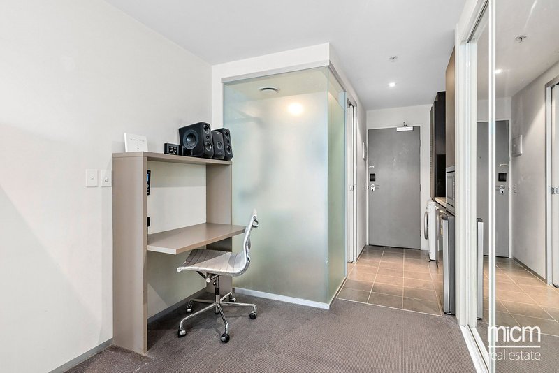 Photo - 1208/181 A’Beckett Street, Melbourne VIC 3000 - Image 5