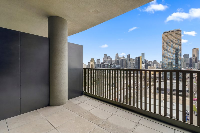 Photo - 1208/272 Normanby Road, South Melbourne VIC 3205 - Image 3