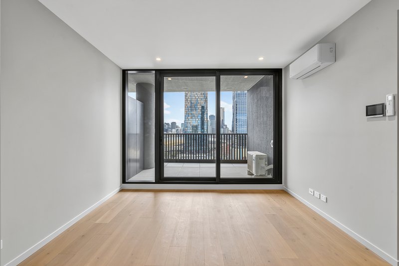 Photo - 1208/272 Normanby Road, South Melbourne VIC 3205 - Image 4