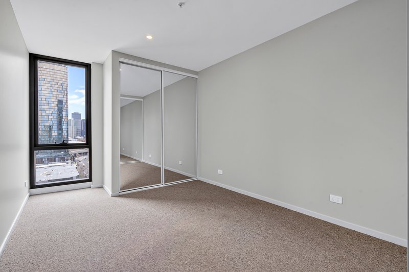 Photo - 1208/272 Normanby Road, South Melbourne VIC 3205 - Image 6