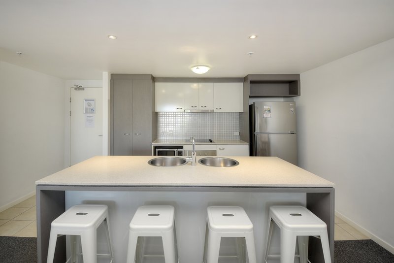 Photo - 1209/18 Fern Street, Surfers Paradise QLD 4217 - Image 4