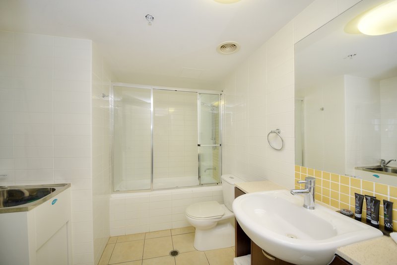 Photo - 1209/18 Fern Street, Surfers Paradise QLD 4217 - Image 12