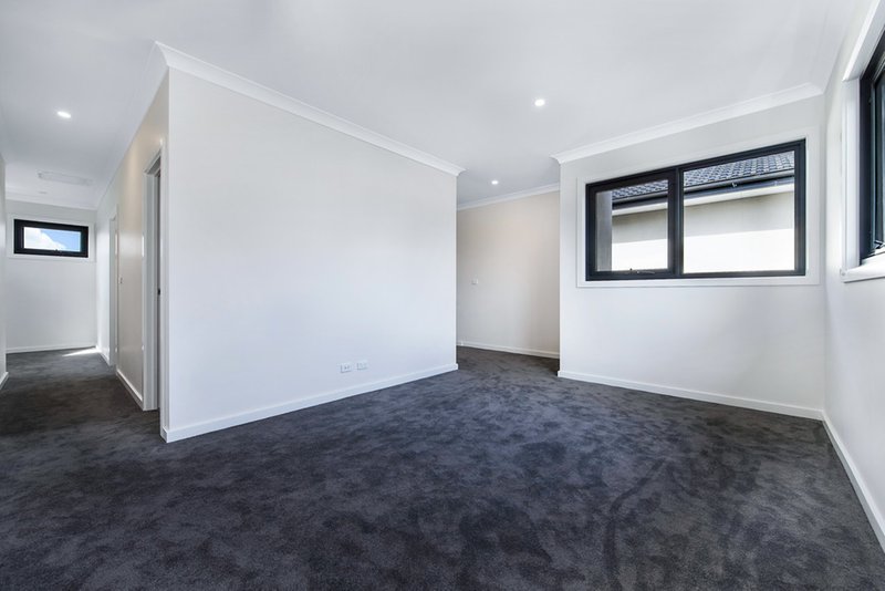 Photo - 1/21 - 23 Angus Drive, Glen Waverley VIC 3150 - Image 5