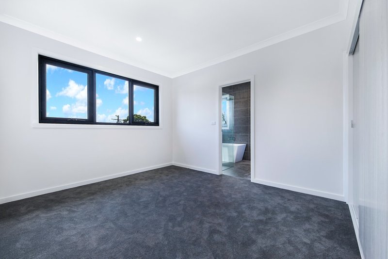 Photo - 1/21 - 23 Angus Drive, Glen Waverley VIC 3150 - Image 6