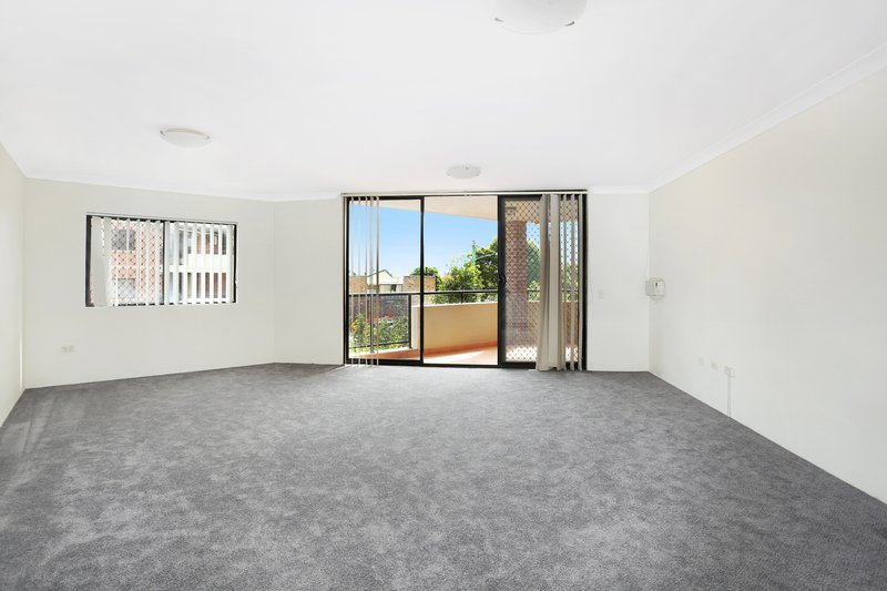 12/1-5 Kitchener Avenue, Regents Park NSW 2143