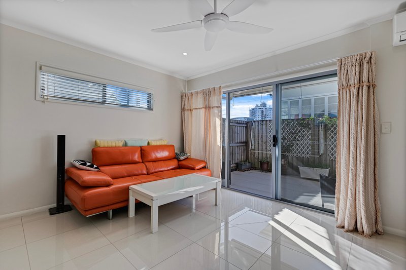 Photo - 1/21 Baden Powell Street, Maroochydore QLD 4558 - Image 4