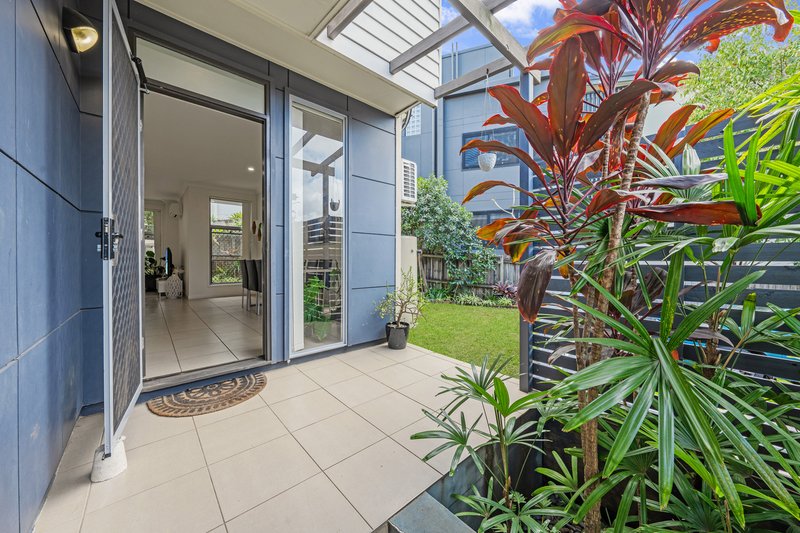 Photo - 1/21 Bartlett Street, Morningside QLD 4170 - Image 2