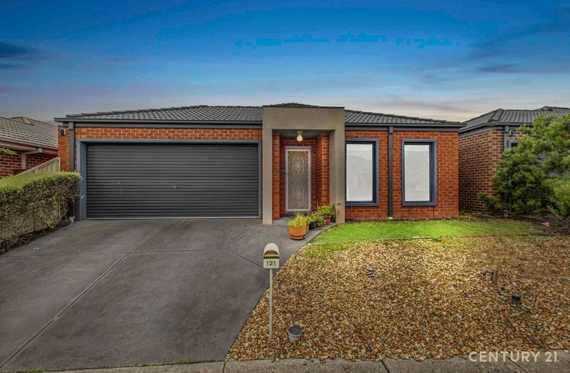 121 Blue Horizons Way, Pakenham VIC 3810