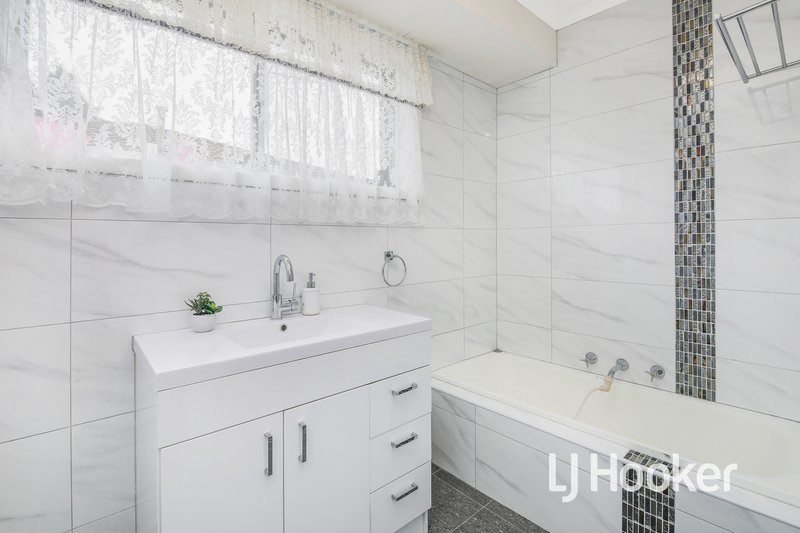 Photo - 1/21 Bride Avenue, Hampton Park VIC 3976 - Image 9