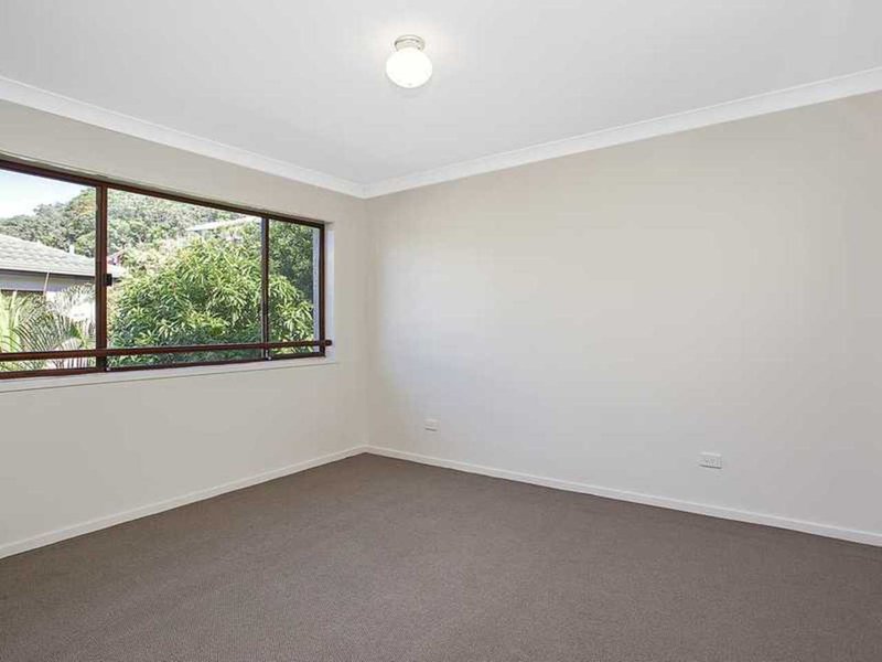 Photo - 12/1 Burrabee Street, Burleigh Heads QLD 4220 - Image 7