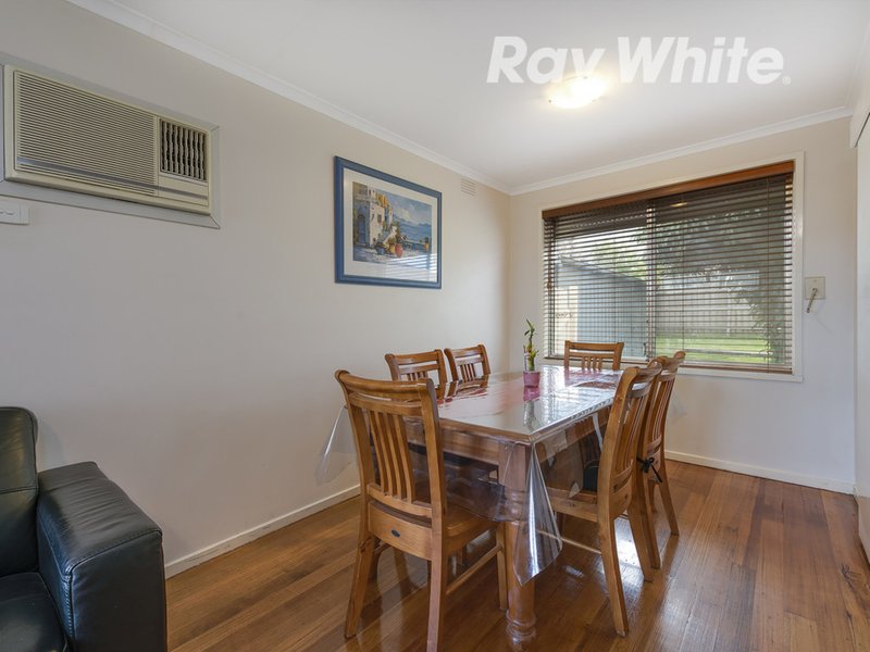 Photo - 121 Casey Drive, Lalor VIC 3075 - Image 4