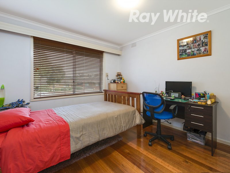 Photo - 121 Casey Drive, Lalor VIC 3075 - Image 5