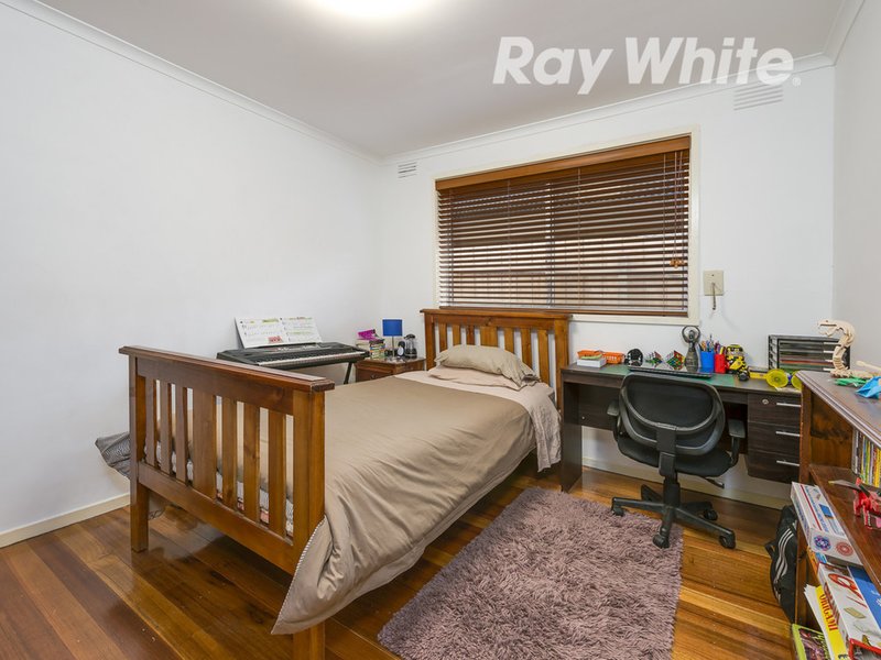 Photo - 121 Casey Drive, Lalor VIC 3075 - Image 7