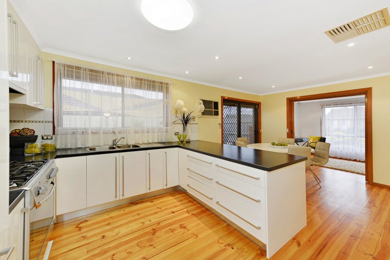 Photo - 121 Centenary Drive, Mill Park VIC 3082 - Image 4