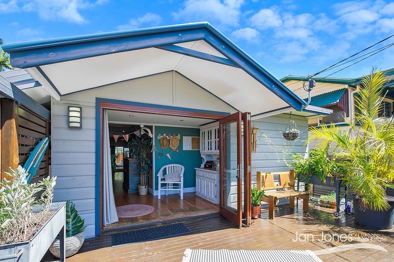 Photo - 121 Clayton St , Sandgate QLD 4017 - Image 2