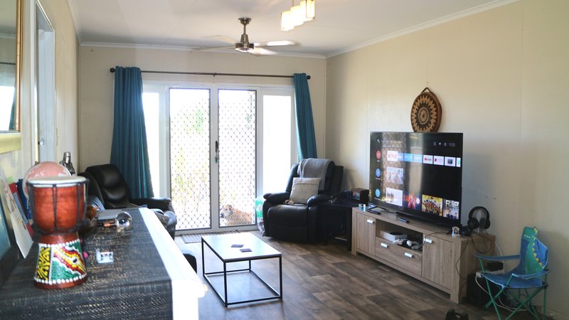 Photo - 121 Elizabeth Ave , Clontarf QLD 4019 - Image 2