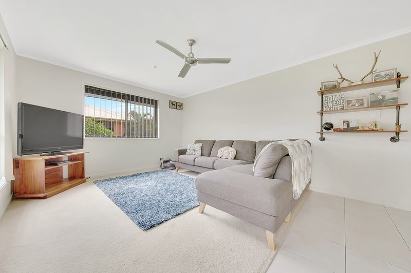 Photo - 121 Emmadale Drive, New Auckland QLD 4680 - Image 4